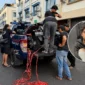 Tim URC Ditreskrimum Polda Sulut saat mengamankan terduga pelaku pencurian kendaraan bermotor (curanmor) berinisial Andika Junior Regar (16) beserta tiga unit sepeda motor hasil sitaan di Kota Bitung pada 28/09/26.