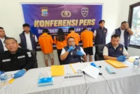 Subdit V Siber Direktorat Reserse Kriminal Khusus (Ditreskrimsus) Polda Sulawesi Utara menggelar konferensi pers resmi terkait keberhasilan pengungkapan komplotan penipuan dengan modus love scamming. 4 tersangka ditangkap.