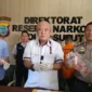 Ditresnarkoba Polda Sulut mengamankan barang bukti liquid sintetis, perangkat vape, ponsel, dan uang tunai dalam pengungkapan dugaan peredaran narkotika di Kota Manado.