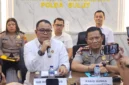 Polda Sulawesi Utara mengungkap kasus dugaan korupsi advertorial DKIPS dengan kerugian negara sekitar Rp7,5 miliar dan menetapkan tiga tersangka.