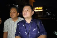 Kuasa hukum ESL, Doan Taga, SH., memberikan keterangan kepada awak media di Mapolda Sulawesi Utara, Kamis (29/10/26).