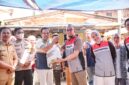 Pertamina Patra Niaga Regional Sulawesi menyalurkan bantuan 400 paket sembako kepada warga Kelurahan Kunjung Mae, Makassar.