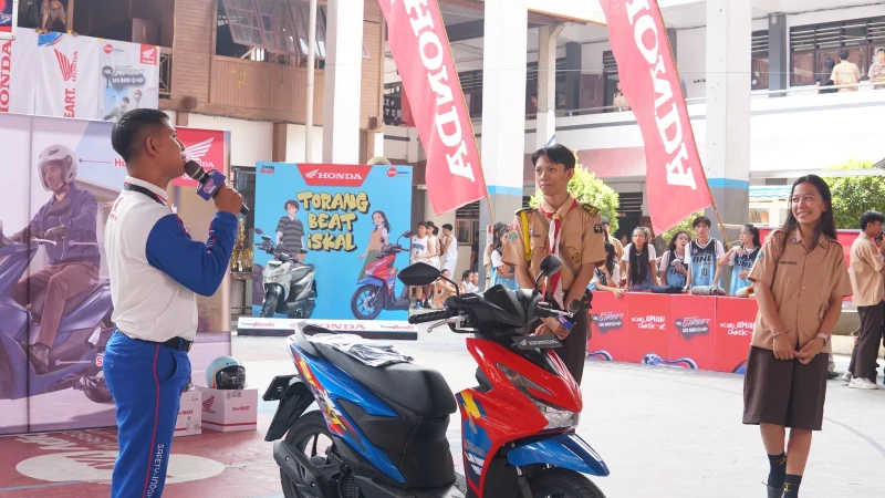 Roadshow Honda DBL 2026 menghadirkan edukasi keselamatan berkendara dan aktivitas interaktif bagi pelajar di sejumlah sekolah di Sulawesi Utara.