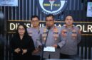 Kadiv Humas Polri Irjen Pol Johnny Eddizon Isir saat memberikan keterangan pers kepada awak media di Mabes Polri.