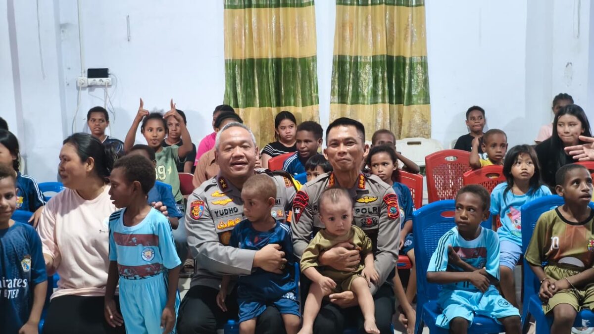 Dansat Brimob Polda Sulut Kombes Pol Robby M. Samban bersama Kapolda Sulut Irjen Pol Yudho Hermanto menghadiri anjangsana dalam rangka HUT ke-81 Korps Brimob Polri.