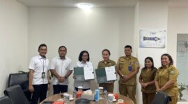Pemerintah Kabupaten Kepulauan Sangihe bersama BPJS Ketenagakerjaan berfoto bersama usai menandatangani Perjanjian Kerja Sama (PKS) tentang perluasan perlindungan jaminan sosial bagi 5.000 pekerja informal di Kantor BPJS Ketenagakerjaan Manado, Senin (26/10/2026).