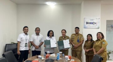 Pemerintah Kabupaten Kepulauan Sangihe bersama BPJS Ketenagakerjaan berfoto bersama usai menandatangani Perjanjian Kerja Sama (PKS) tentang perluasan perlindungan jaminan sosial bagi 5.000 pekerja informal di Kantor BPJS Ketenagakerjaan Manado, Senin (26/10/2026).