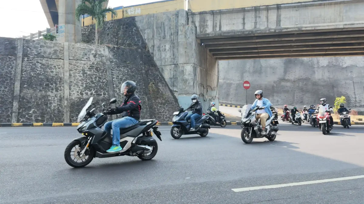 Torang Honda mengajak pengendara sepeda motor menerapkan #Cari_Aman dan mengutamakan keselamatan dalam berbagai kondisi cuaca.