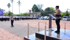 Kapolres Tomohon AKBP Novrial Alberti Kombo memimpin Apel Gelar Pasukan Operasi Patuh Klabat 2026 di Mapolres Tomohon.