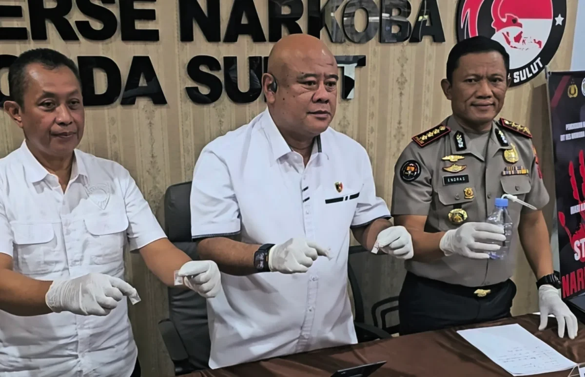 Direktorat Reserse Narkoba Polda Sulut mengungkap kasus peredaran sabu di Manado dengan barang bukti 110 paket narkotika, Selasa (27/10/2026).