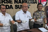 Direktorat Reserse Narkoba Polda Sulut mengungkap kasus peredaran sabu di Manado dengan barang bukti 110 paket narkotika, Selasa (27/10/2026).