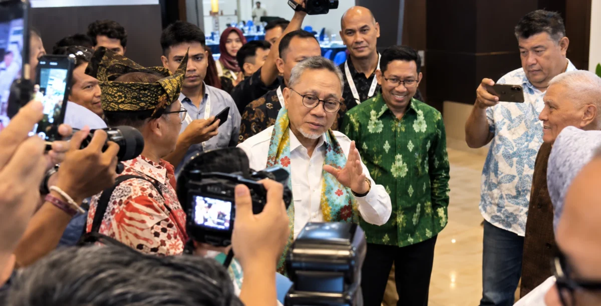 Menko Bidang Pangan RI Zulkifli Hasan saat membuka peringatan World Coconut Day 2026 di Qourtyard Hotel Manado, Sulawesi Utara.