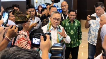 Menko Bidang Pangan RI Zulkifli Hasan saat membuka peringatan World Coconut Day 2026 di Qourtyard Hotel Manado, Sulawesi Utara.