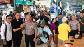 Kapolda Sulut Irjen Pol. Yudho Hermanto bersilaturahmi dengan masyarakat dan tokoh agama di Rumah Kopi Jalan Roda, Manado, Selasa (20/10/2026).