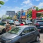 Antrean kendaraan untuk mengisi BBM di SPBU Coco Boulevard, Jalan Pierre Tendean, Manado, mencapai sekitar 3 kilometer.