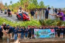 PT Daya Adicipta Wisesa bersama karyawan dan komunitas GenPI Sulawesi Utara menanam 500 bibit mangrove di Desa Bahowo, Manado, dalam rangka HUT ke-18 perusahaan.