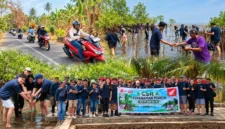 PT Daya Adicipta Wisesa bersama karyawan dan komunitas GenPI Sulawesi Utara menanam 500 bibit mangrove di Desa Bahowo, Manado, dalam rangka HUT ke-18 perusahaan.