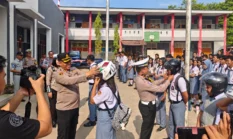 Polisi Peduli Pendidikan, Polres Minahasa Tenggara Edukasi Tertib Berlalu Lintas di SMKN 1 Ratahan