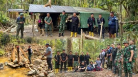 Personel gabungan Polda Sulawesi Utara dan Gakkum Kehutanan melaksanakan operasi penertiban pertambangan emas tanpa izin di kawasan Taman Nasional Bogani Nani Wartabone, Gunung Mobungayon, Kabupaten Bolaang Mongondow Selatan, pada 10–11 Oktober 2026.