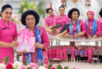 Ketua YKPI Linda Agum Gumelar bersama Pengurus Bhayangkari Daerah Sulawesi Utara dalam kegiatan sosialisasi deteksi dini kanker payudara melalui praktik SADARI di Polda Sulut, Selasa (13/10/2026).