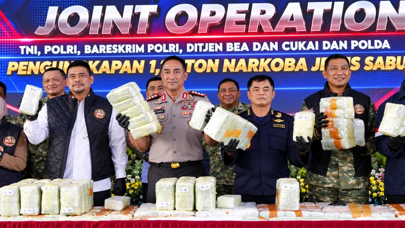 Kapolri Suyudi Ario Seto mengungkap kasus dugaan penyelundupan 1,16 ton ketamin di perairan Sumatera Utara.