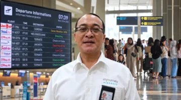 General Manager Angkasa Pura Indonesia Bandara Sam Ratulangi Manado, Radityo Ari Purwoko, memastikan aktivitas penerbangan tetap berjalan normal di tengah kondisi asap yang menyelimuti Sulawesi Utara.