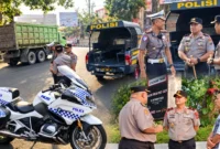 Kapolda Sulut bersama Wakapolda dan PJU turun langsung mengatur lalu lintas di Manado untuk memastikan aktivitas masyarakat berjalan lancar.