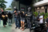 Densus 88 Antiteror Polri dalam penindakan terhadap tersangka tindak pidana terorisme.