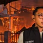 Kasat Reskrim Polresta Manado Kompol Elwin Kristanto memberikan keterangan terkait kebakaran yang melanda permukiman warga di Jalan Sakura, Kelurahan Sario, Manado.