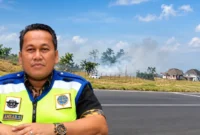 Kepala Otban Wilayah 8 Manado Ambar Suryoko menyampaikan kondisi penutupan sementara Bandara Sam Ratulangi akibat kebakaran rumput di sekitar Runway 18.