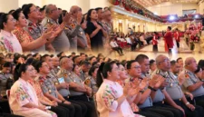 Wakapolda Sulut Brigjen Pol Susetio Cahyadi bersama PJU Polda Sulut dan Bhayangkari menghadiri ibadah Minggu Kasih di GPdI Samrat, Manado, Minggu (25/10/2026).