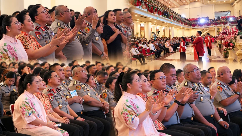 Wakapolda Sulut Brigjen Pol Susetio Cahyadi bersama PJU Polda Sulut dan Bhayangkari menghadiri ibadah Minggu Kasih di GPdI Samrat, Manado, Minggu (25/10/2026).