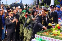 Kapolda Sulut Irjen Pol Yudo Hermanto menghadiri upacara peringatan HUT ke-81 TNI di Lanudal, Senin (5/10/2026).