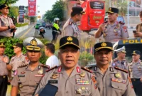 Kapolda Sulut Irjen Pol Yudo Hermanto bersama Wakapolda dan Pejabat Utama Polda Sulut turun langsung mengatur lalu lintas di Kota Manado.