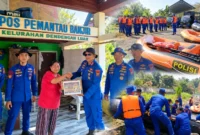 Personel Ditpolairud Polda Sulut menggelar latihan SAR dan menyisir Sungai Tondano dari Maumbi, Minahasa Utara, hingga Sindulang, Manado.