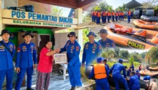 Personel Ditpolairud Polda Sulut menggelar latihan SAR dan menyisir Sungai Tondano dari Maumbi, Minahasa Utara, hingga Sindulang, Manado.