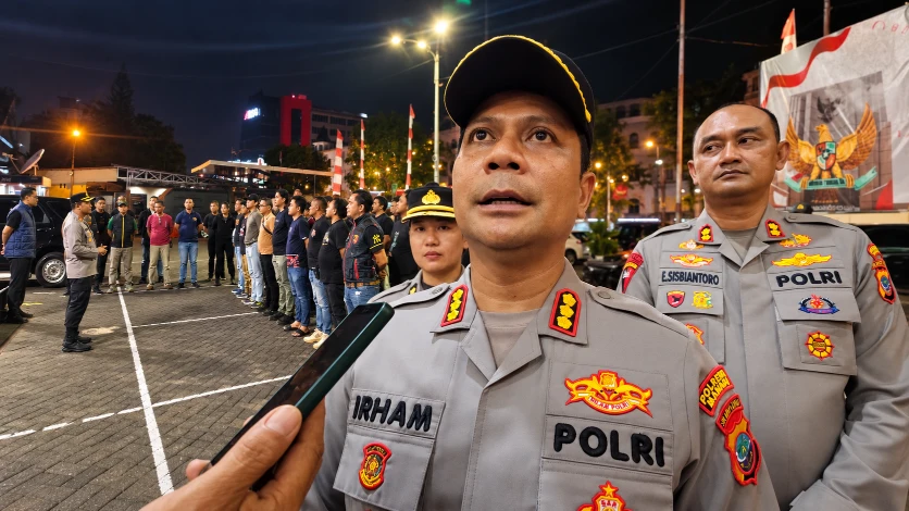 Kapolresta Manado Kombes Pol Irham Halid memimpin apel Team Opsnal URC di halaman Mapolresta Manado.