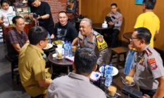 Kapolda Sulut dan Wali Kota Manado Ngopi Bareng Warga di Tikala, Serap Aspirasi