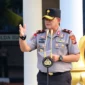 Wakapolda Sulawesi Utara Brigjen Pol Susetio Cahyadi memimpin apel pagi di Lapangan Presisi Mapolda Sulut, Senin (12/10/2026), sekaligus menekankan penerapan prinsip Polisi Bersama Masyarakat.