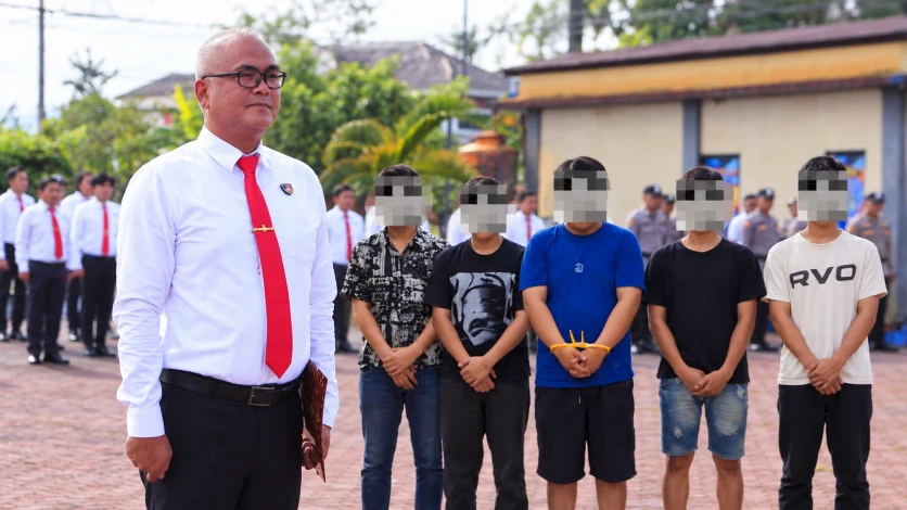 Polres Tomohon mengungkap dua kasus dugaan pencurian pada 21–24 Oktober 2026. Sebanyak 10 terduga pelaku diamankan, sebagian besar masih di bawah 16 tahun.