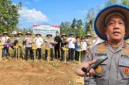 Kapolda Sulut Yudo Hermanto bersama Forkopimda menghadiri panen raya jagung varietas Yellow Corn di Minahasa Utara.