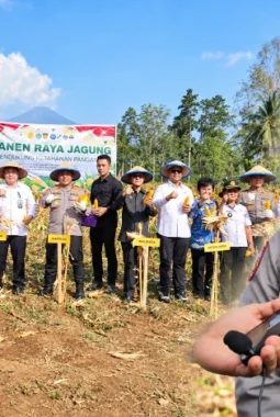 Kapolda Sulut Irjen Yudo Hermanto Hadiri Panen Raya Jagung di Minahasa Utara