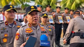 Kapolda Sulut Irjen Pol Yudo Hermanto memimpin upacara Pemberhentian Tidak Dengan Hormat (PTDH) terhadap empat personel di halaman Mapolda Sulut, Rabu (14/10/2026).
